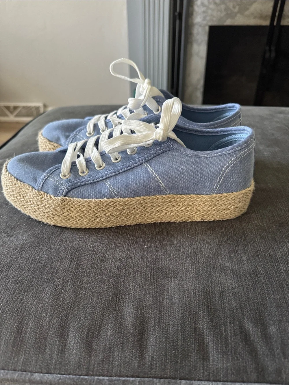Serra light blue